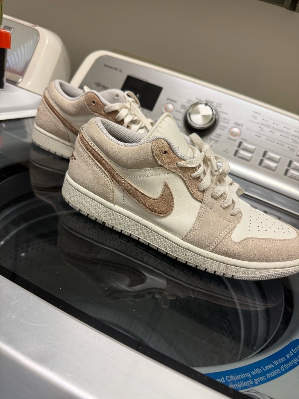 Nike men’s Jordan 1 Low SE sail
